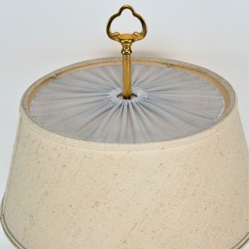 Table lamp three-armed Lámpara de mesa de tres brazos

de latón dorado, soporte &hellip;