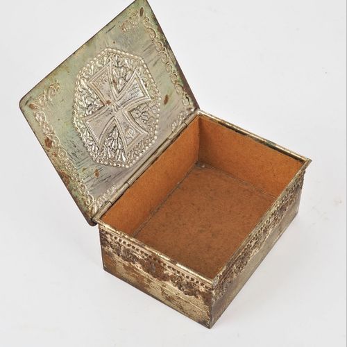 Patriotic box with Iron Cross 1914 1914年铁十字勋章的爱国主义盒子

德意志帝国，用于保存第一战区的命令或珠宝的盒子，盖子&hellip;