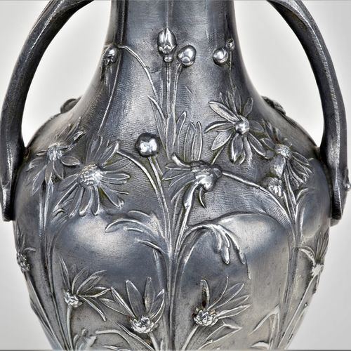 Pair of amphora vases, France around 1900 Coppia di vasi ad anfora, Francia into&hellip;