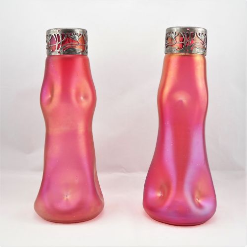 Vase pair, by Carl Stölzle in 1900 一对花瓶，由卡尔-斯托尔茨勒于1900年制作

浅红色玻璃的花瓶。圆锥形，有多个夹层，主体&hellip;