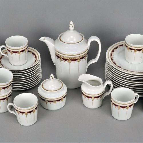Tea service for 12 people Teeservice für 12 Personen

Weiß glasiertes Porzellan &hellip;