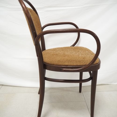 Pair of Thonet armchairs Paar Thonet Armlehnstühle

Bugholzsessel aus Buche, unt&hellip;