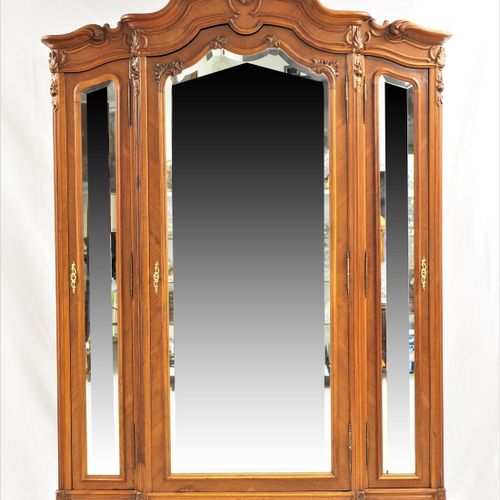 Large wardrobe, Viennese rococo around 1870 Grande armoire, rococo viennois vers&hellip;