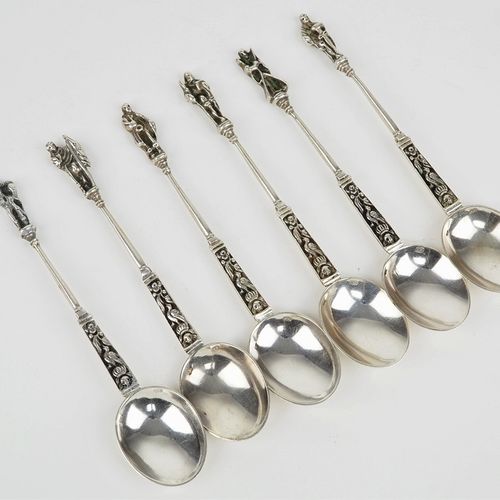 6 coffee spoons with figures of saints, silver. 6 cucharas de café con figuras d&hellip;