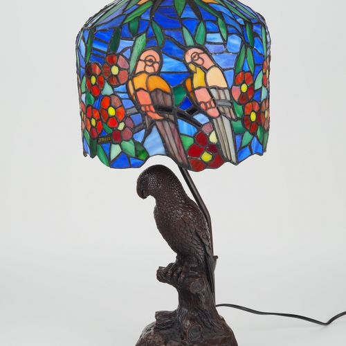 Table lamp in Tiffany style Tischlampe im Tiffany-Stil

Lampenfuß in Form einer &hellip;