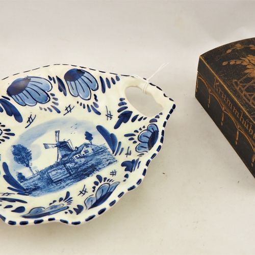 Bowl "Delft" and wooden box 碗 "德尔福特 "和木盒

蓝色装饰的陶瓷碗，风车和釉面。还有一个小木盒，上面雕刻着一个箱子的形状。

&hellip;