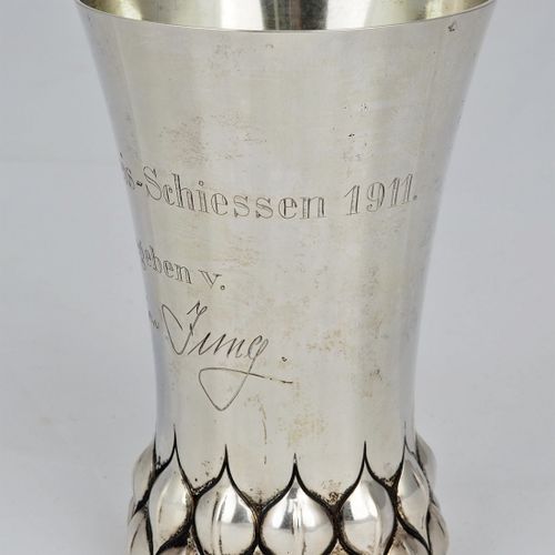 Small officers cup goblet made of 800 silver, 1911. 800银制成的小军官杯高脚杯，1911年。

里面镀了金&hellip;