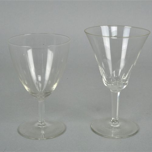 Set of wine glasses, around 1920. Set von Weingläsern, um 1920.

Klarglas mit Sc&hellip;