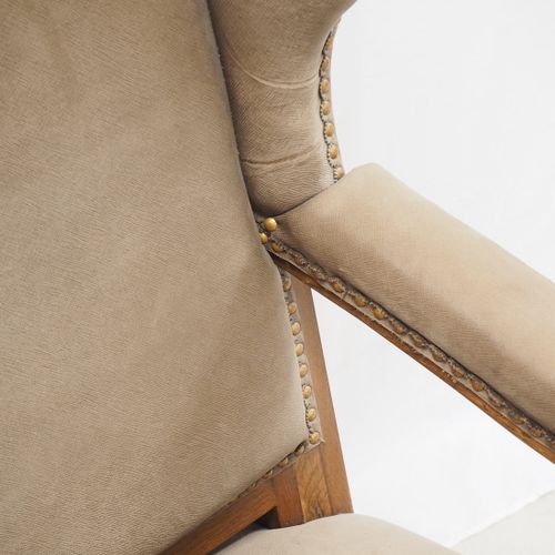 Late Biedermeier wing chair, oak. 晚期Biedermeier翼椅，橡木。

尖形马刀脚，宽框架，高靠背。有扶手。高质量的弹簧芯&hellip;