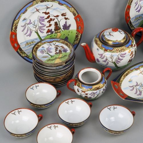 Tea service with Chinese decoration 带中国装饰的茶具

非常精美的瓷器，手绘，部分为金色，底部有制造商品牌HEW Bavar&hellip;