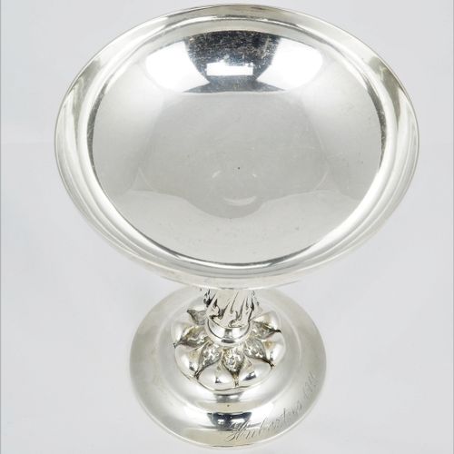 Small goblet made of 800 silver, neo-gothic style 1911. Petit gobelet en argent &hellip;