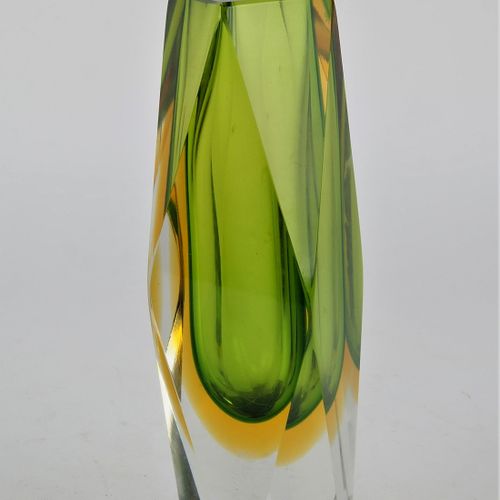 Glass vase, 30s Jarrón de cristal, años 30

Jarrón de vidrio grueso y macizo, li&hellip;
