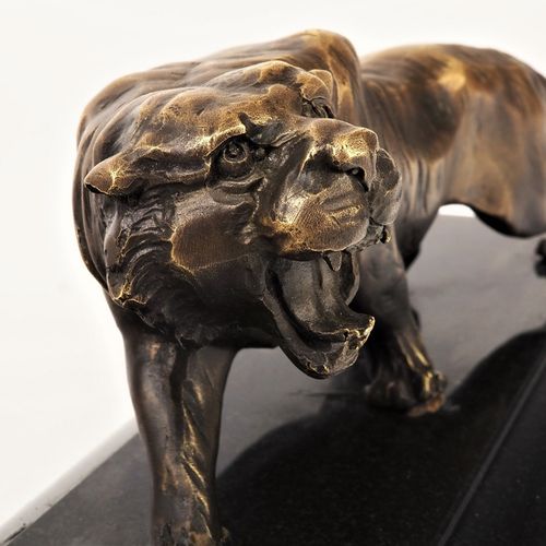 Creeping feline predator, bronze Predatore felino strisciante, bronzo

Tigre int&hellip;