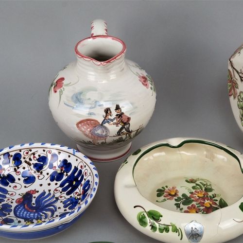 Bundle of Ulm ceramics 乌尔姆瓷器包

包括瓶，方形，带塞，绘有葡萄图案，高20厘米；一个带把手的壶，高15厘米；一个碗和两个小盘子，以及&hellip;