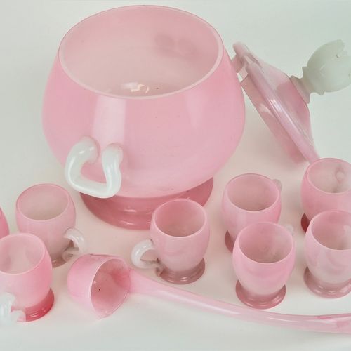 Punch bowl set Punch bowl set 

Pink milk glass, rose quartz look, probably Ital&hellip;