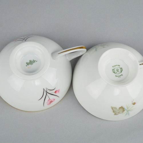Convolute collector tea set, 2 pieces Convolute收藏家茶具，2件

一个罗森塔尔，一个托马斯。每个都有日本的花卉图&hellip;