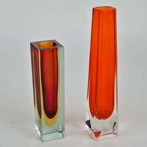 Two small vases, probably "Moser", 30's 两个小花瓶，可能是 "Moser"，30年代的作品

都是用厚厚的透明玻璃做的，&hellip;