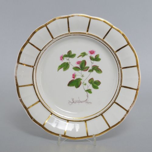 Decorative plate, France around 1830 装饰盘，法国1830年左右

白瓷，有金边，中间绘有花，略有磨损，其他状况良好。直径2&hellip;