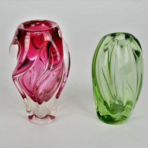 Two "Murano" vases Dos jarrones de "Murano

de vidrio transparente, una vez colo&hellip;