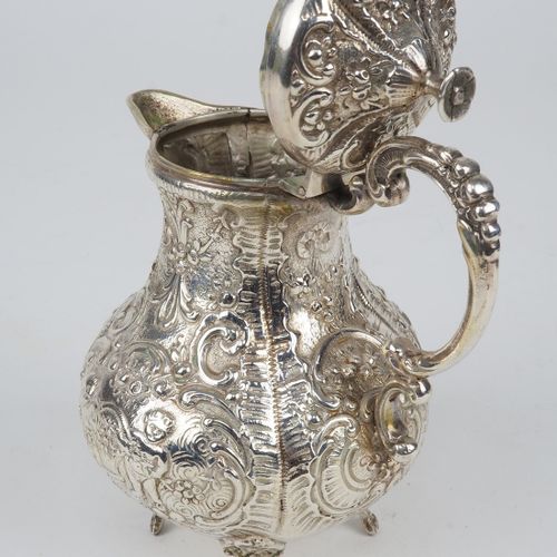 Miniature tea service, 800 silver Service à thé miniature, argent 800

Richement&hellip;
