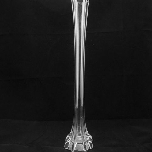 Long neck vase Long neck vase

Colorless glass, with a heavy base. Tapered upwar&hellip;