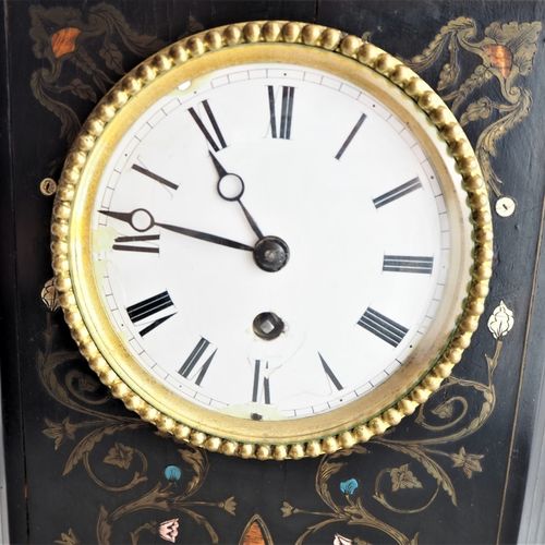 Chest of drawers clock, France around 1860 抽屉柜钟，法国，1860年左右

木制表壳，发黑的精细镶嵌物，机芯，珐琅彩&hellip;