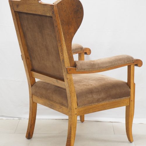 Late Biedermeier wing chair, oak. 晚期Biedermeier翼椅，橡木。

尖形马刀脚，宽框架，高靠背。有扶手。高质量的弹簧芯&hellip;