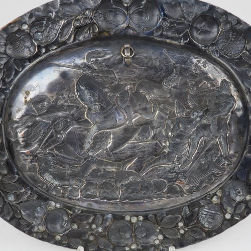 Wall plate motif knight battle, silver plated, 19th c. Wandteller Motiv Rittersc&hellip;