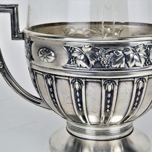 Big art nouveau punch bowl, around 1900 新艺术派的大酒碗，1900年左右

由金属制成，镀银并有部分铜化。饰有非常漂亮的&hellip;