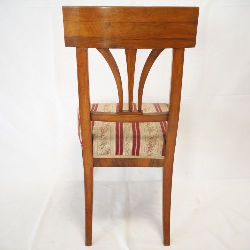 Pair of Biedermeier chairs around 1820, walnut Paar Biedermeierstühle um 1820, N&hellip;