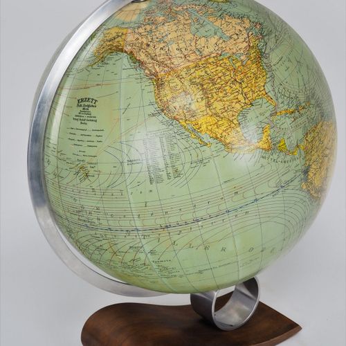 Large table globe, 1930s Large table globe, 1930s

Large, round ball made of woo&hellip;