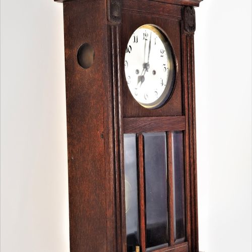 German Regulator, wall clock, 30s 德国调节器，挂钟，30年代

橡木外壳，着色的桃花心木。前面有玻璃门，切面水晶玻璃。机芯有8&hellip;