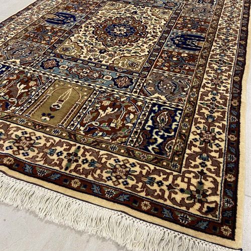 Handknotted oriental carpet, probably Pakistan Bukhara Alfombra oriental anudada&hellip;