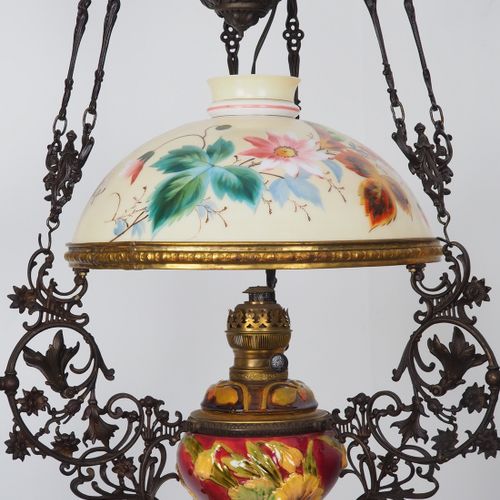 Large living room lamp, around 1890 Große Wohnzimmerlampe, um 1890

Höhenverstel&hellip;