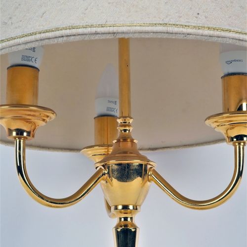 Table lamp three-armed Lampe de table à trois bras

en laiton doré, large pied, &hellip;