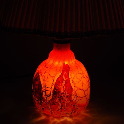 WMF Ikora lamp 50s WMF伊科拉灯50年代

灯的底座由红色玻璃制成，上面有气泡和五彩缤纷的颜色，是一个鼓鼓的南瓜形灯体，顶部很窄。里面是用于&hellip;