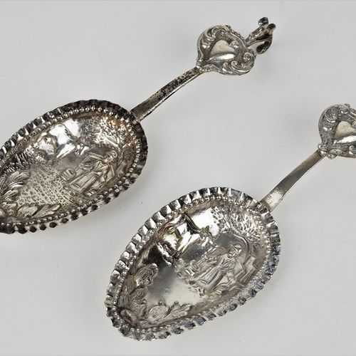 Two jam spoons, silver Dos cucharas de mermelada, de plata

con idéntico motivo:&hellip;