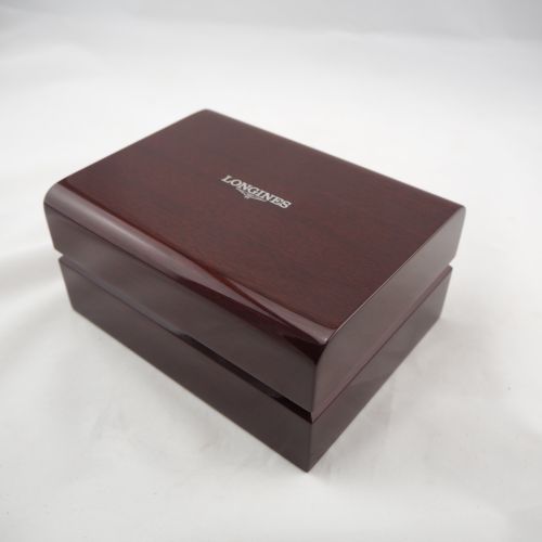 Watch box "Longines", 1960s 浪琴表 "的表盒，1960年代

浪琴表男士腕表的原装盒子，质量很高。桃花心木，具有很高的光泽。内部用浅&hellip;