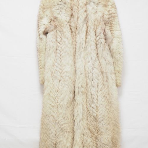 Blue fox fur coat, 80/90s. Cappotto di pelliccia di volpe blu, anni 80/90.

Lung&hellip;