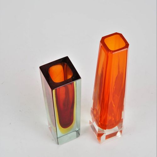 Two small vases, probably "Moser", 30's 两个小花瓶，可能是 "Moser"，30年代的作品

都是用厚厚的透明玻璃做的，&hellip;