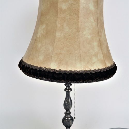 Table lamp, 70s Lampe de table, années 70

Lourde base en étain, large pied, tig&hellip;