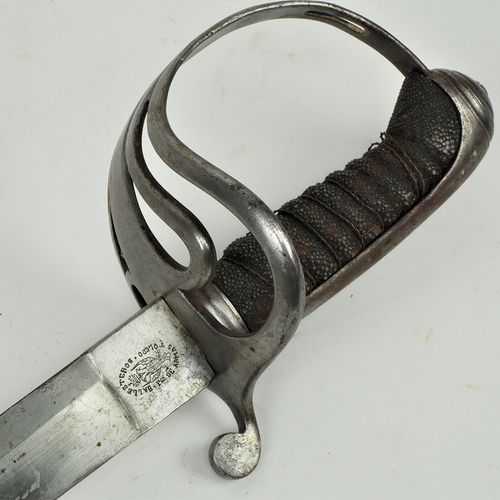 Spanish saber, 19th century. Sable español, siglo XIX.

Empuñadura de piel de pe&hellip;