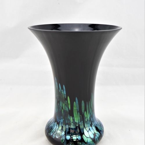 Glassblowing Eisch, Frauenau - Vase Soufflage de verre Eisch, Frauenau - Vase

V&hellip;