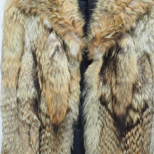 Red fox fur coat, 80/90s. Manteau en fourrure de renard rouge, années 80/90.

Lo&hellip;