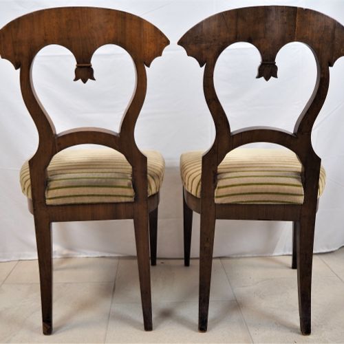 A pair of Biedermeier chairs, Middle German around 1830 一对Biedermeier椅子，1830年左右的&hellip;
