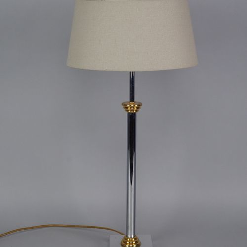 Table lamp 70s 70年代的台灯

金属底座，部分镀铬，部分镀金，直线形状，方形支架，椭圆形灯罩，插座E27。电器完好，无保修。高61厘米。



&hellip;