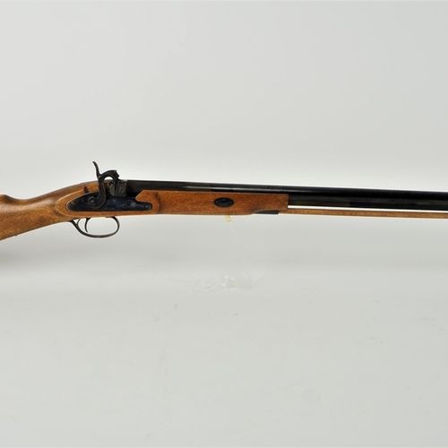 Muzzleloading rifle, cal. 12 12毫米口径的枪口装填步枪

约30年历史，未发射，可使用，全长约116厘米。



Vorderla&hellip;