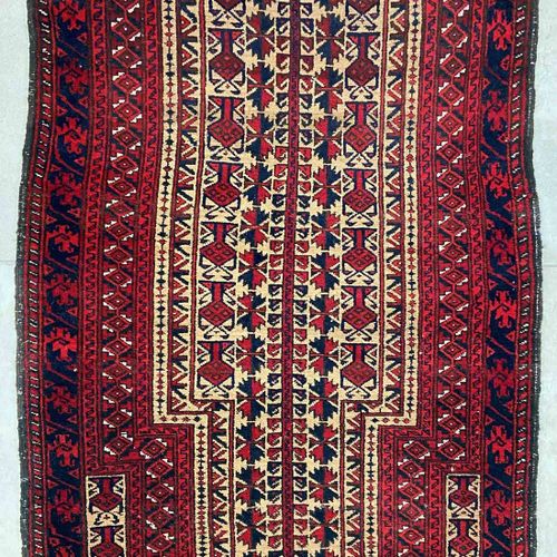 Persian nomadic carpet, probably Baluch 波斯游牧民族的地毯，可能是俾路支的

81/84 x 140cm, 羊毛，弯曲，&hellip;