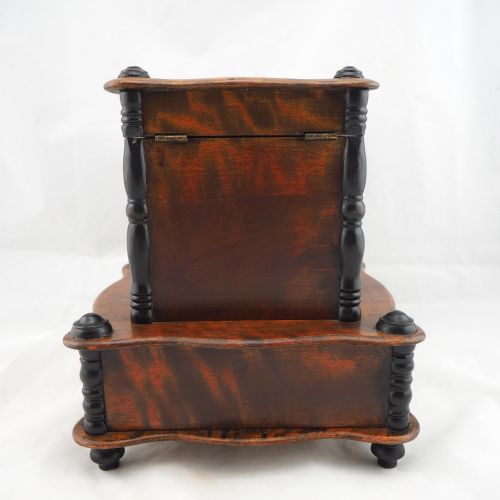 Box around 1880, wood Boîte vers 1880, en bois

teinté à la noix. Formes ondulée&hellip;
