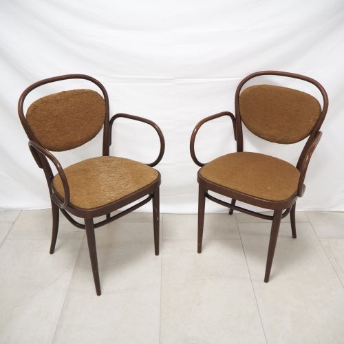 Pair of Thonet armchairs Pair of Thonet armchairs

Bentwood armchairs made of be&hellip;